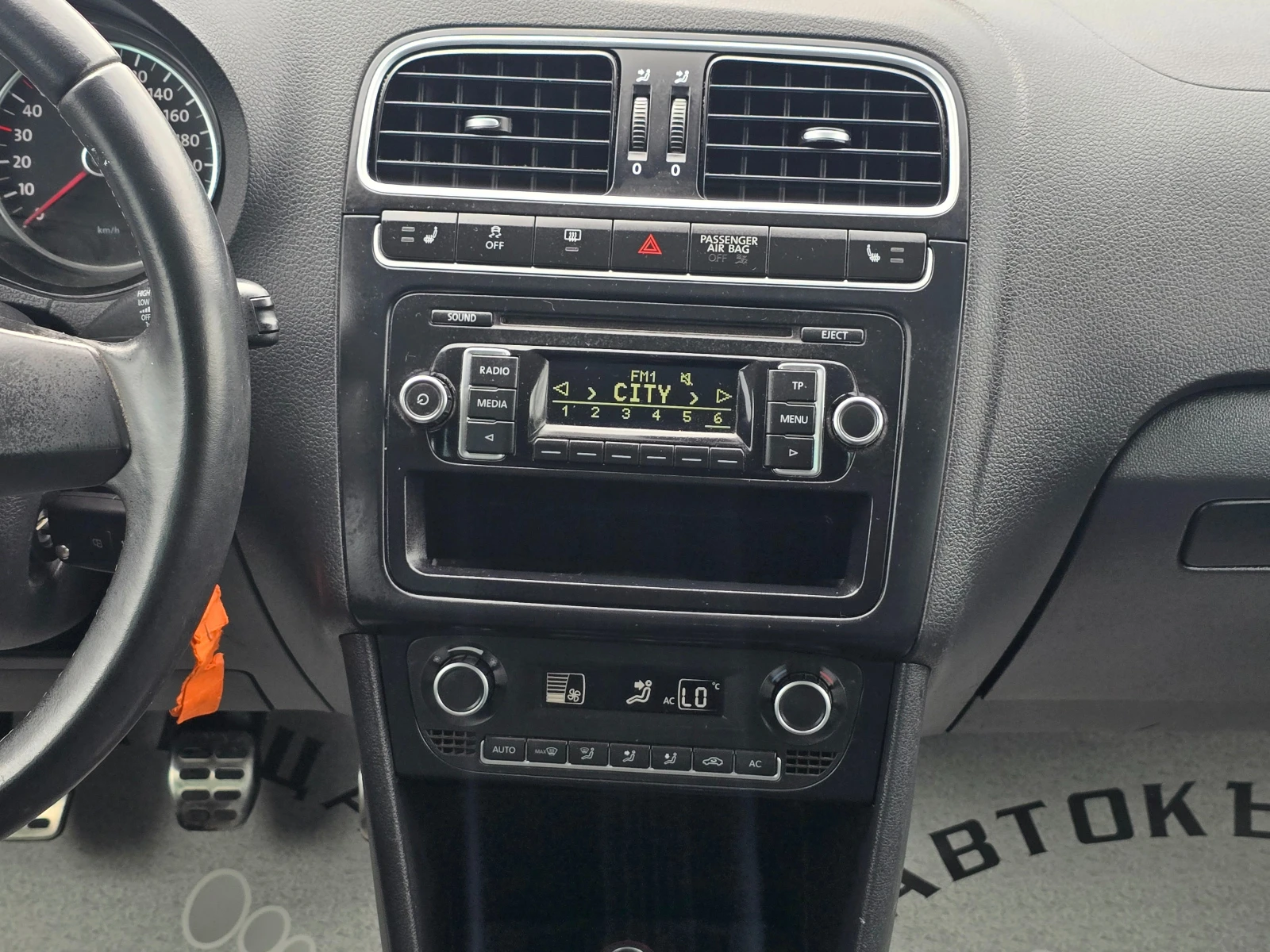 VW Polo 11г. 1, 4 -86к.с.  MPI, снимка 11 - Автомобили и джипове - 54457088