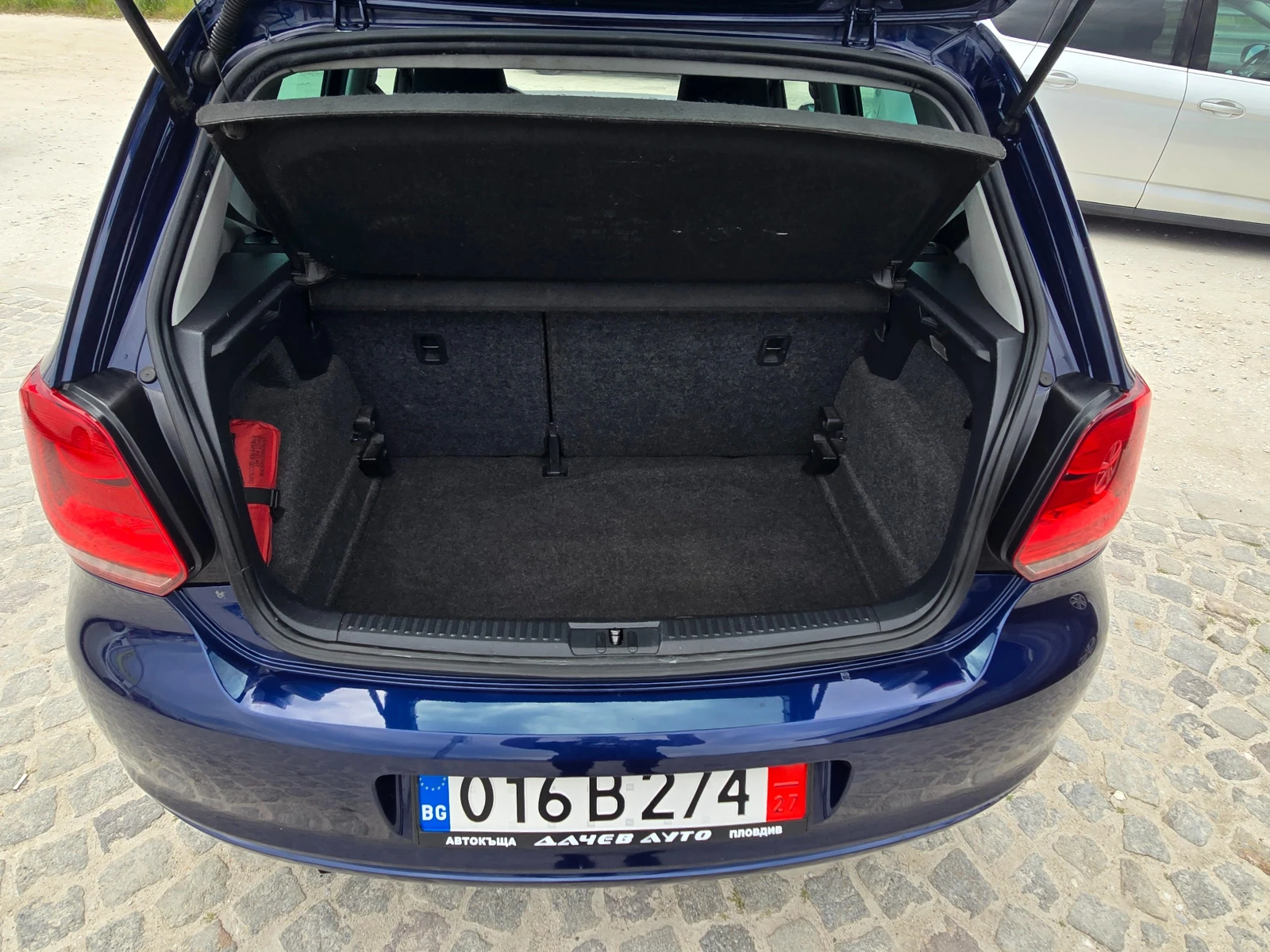 VW Polo 11г. 1, 4 -86к.с.  MPI, снимка 14 - Автомобили и джипове - 54457088