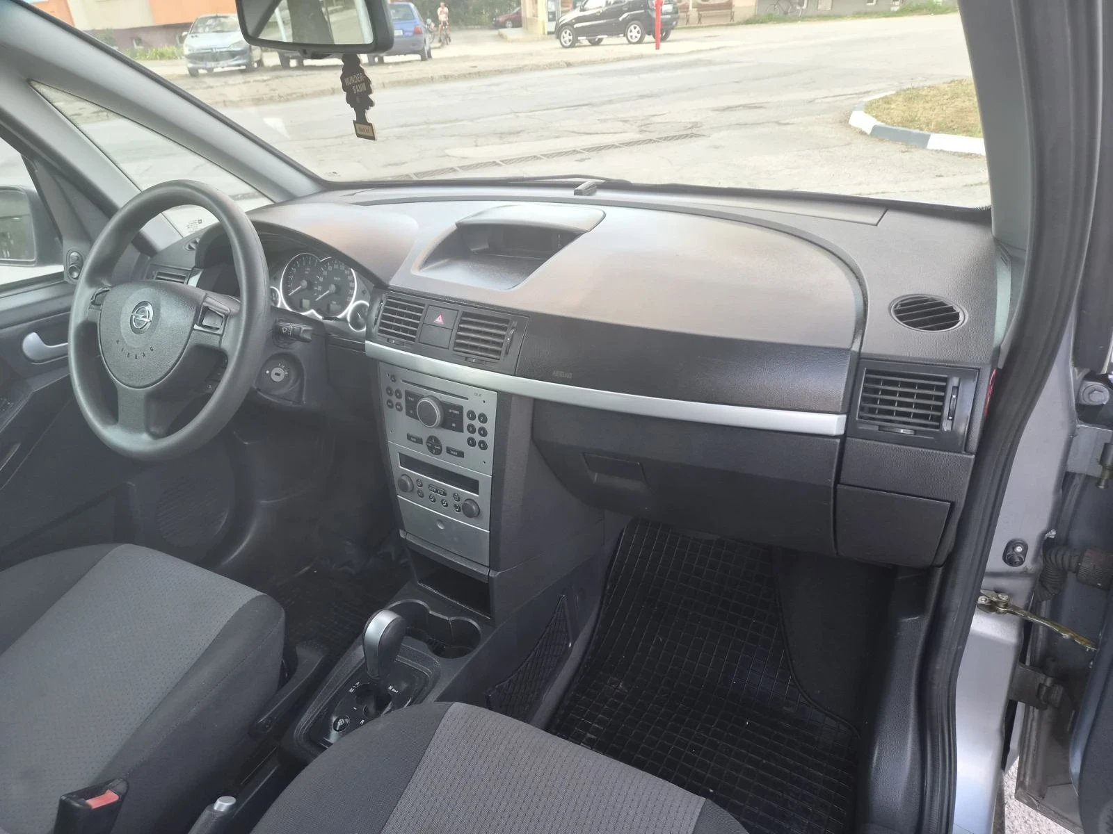 Opel Meriva 1.6i Автоматик, снимка 13 - Автомобили и джипове - 55440182