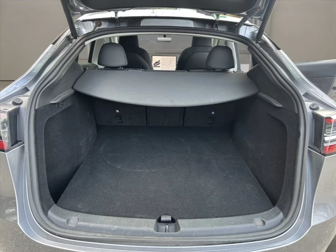 Tesla Model Y Long range quicksilver duall motor germany, снимка 14 - Автомобили и джипове - 55539616