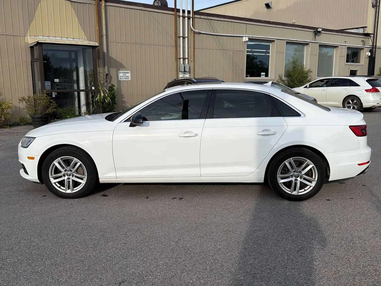 Audi A4 * Komfort * CARFAX * ЦЕНА ДО БГ, снимка 2 - Автомобили и джипове - 55752786