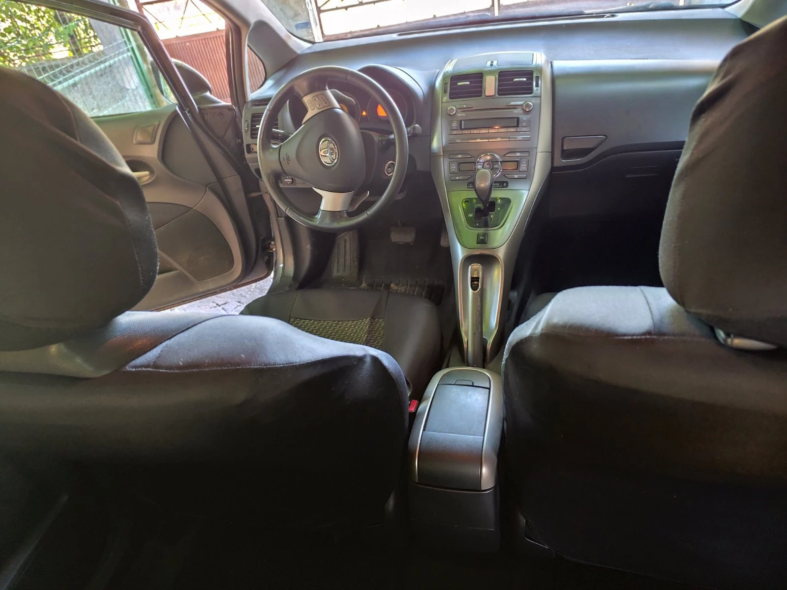 Toyota Auris 1.6i с газов инжекцион, снимка 6 - Автомобили и джипове - 55792950