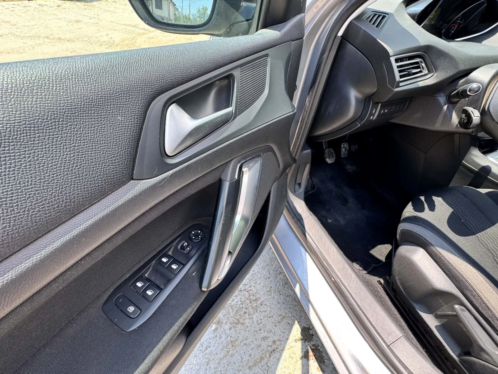 Peugeot 308 308sw 1, 6 hdi, снимка 12 - Автомобили и джипове - 56310743