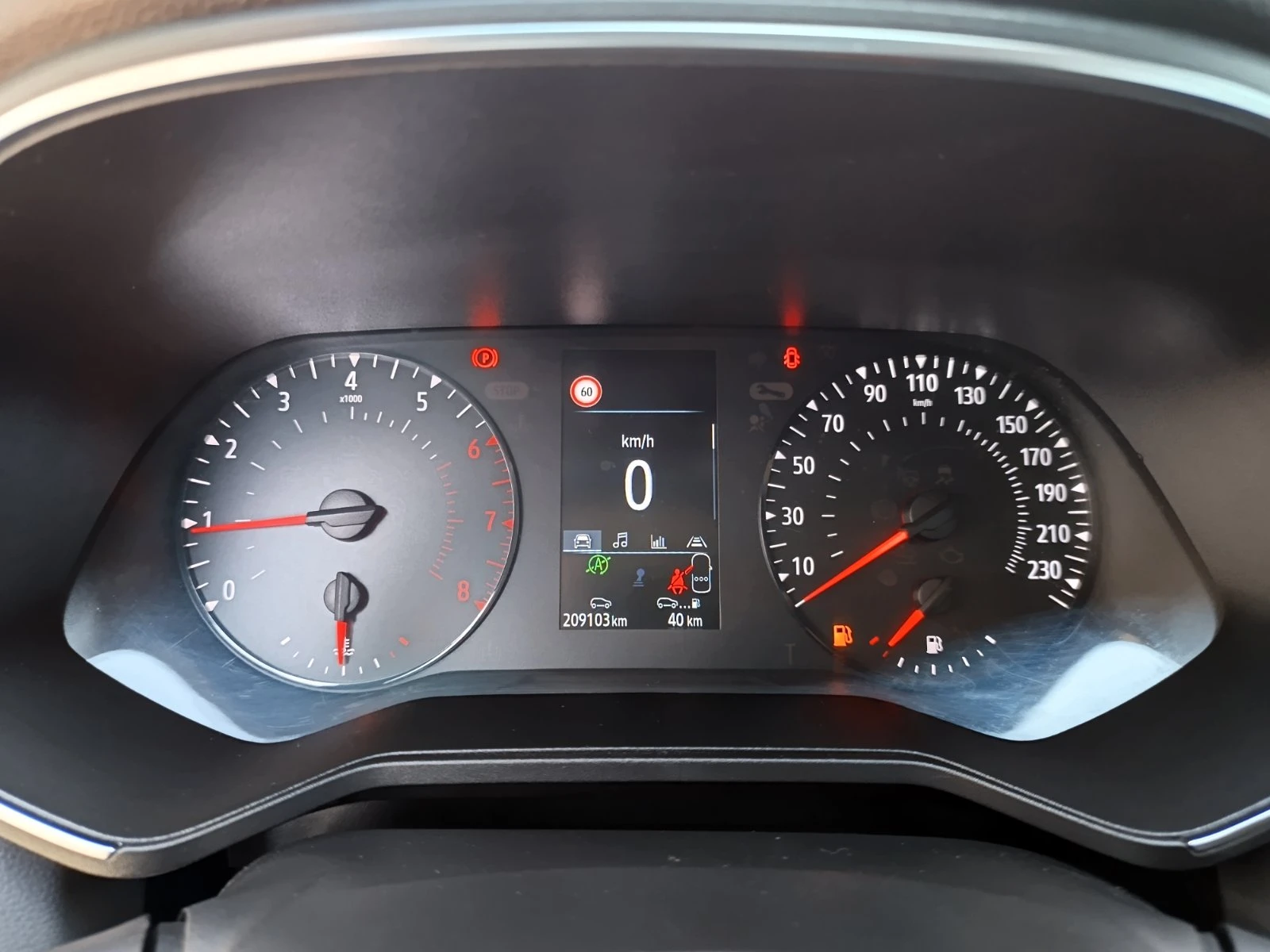 Renault Clio 1.0Tce/ 90к.с., снимка 12 - Автомобили и джипове - 55835952