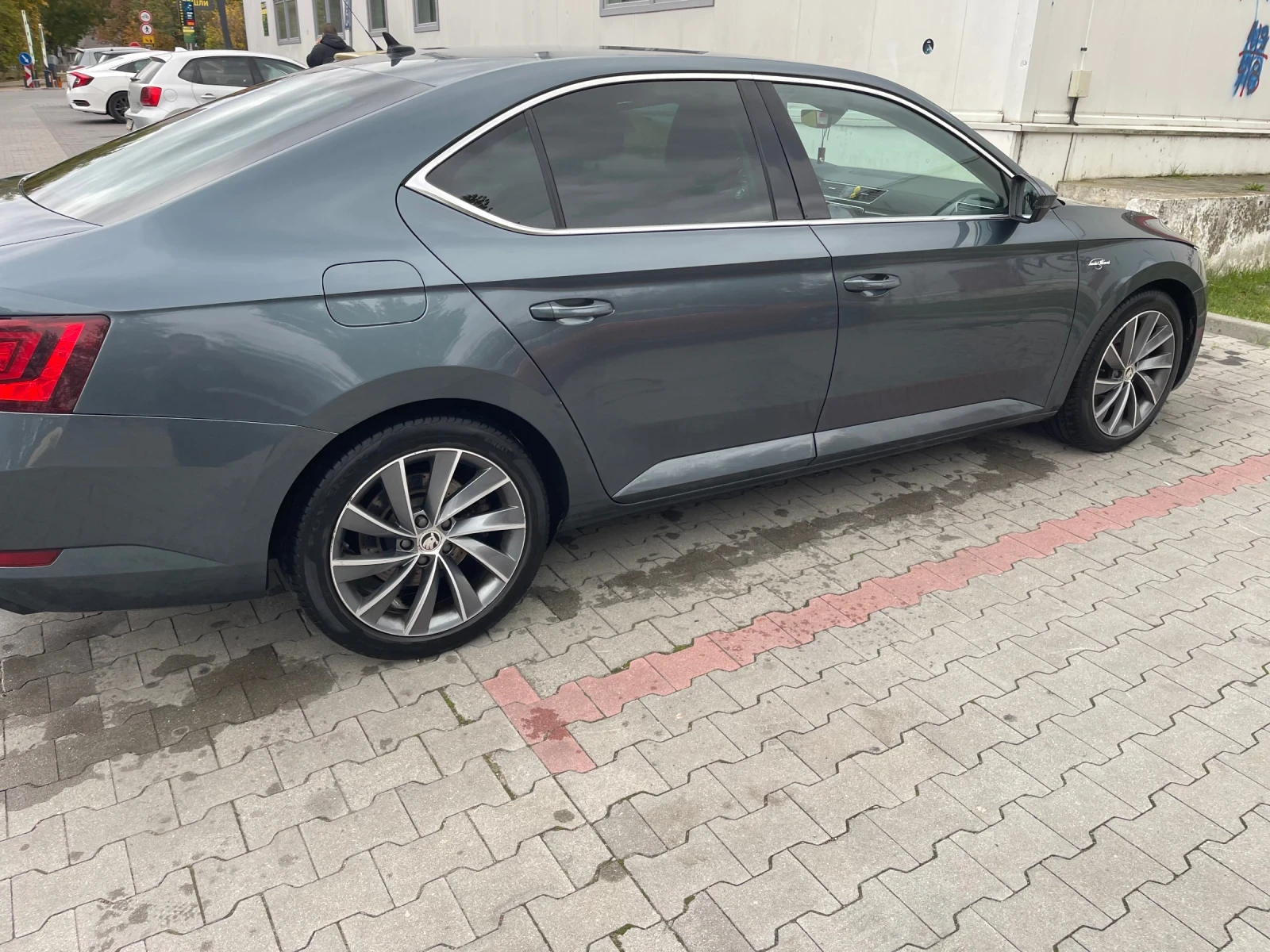 Skoda Superb 2.0 L&K, снимка 6 - Автомобили и джипове - 56646264