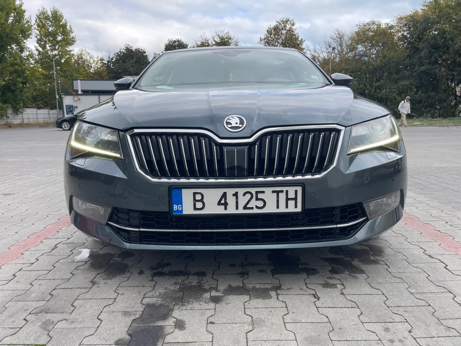 Skoda Superb 2.0 L&K, снимка 2 - Автомобили и джипове - 56646264
