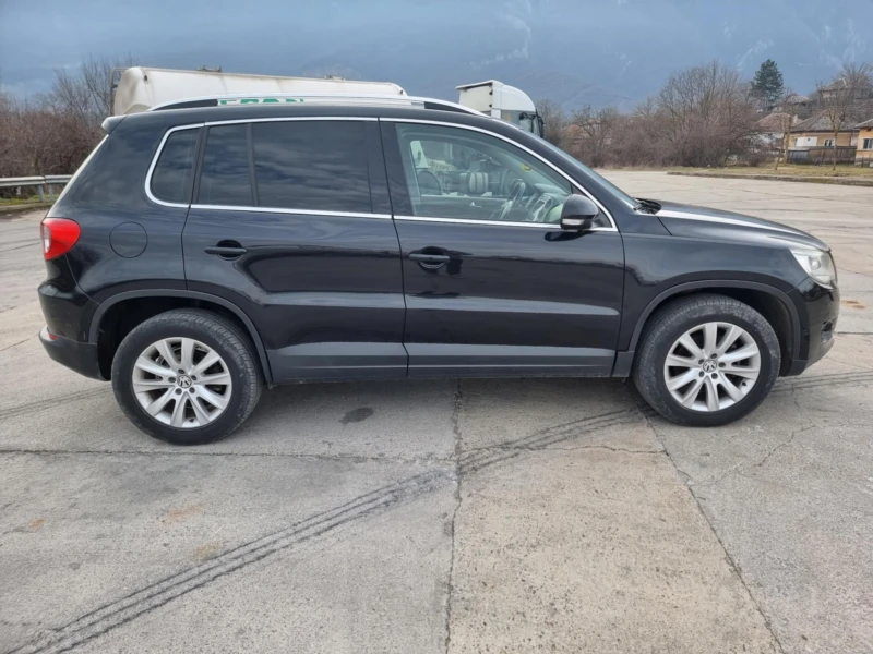 VW Tiguan, снимка 4 - Автомобили и джипове - 49290519