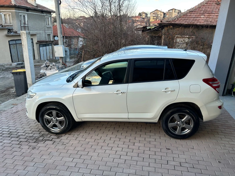 Toyota Rav4 2.2D4D EURO5B 4X4, снимка 8 - Автомобили и джипове - 49348142