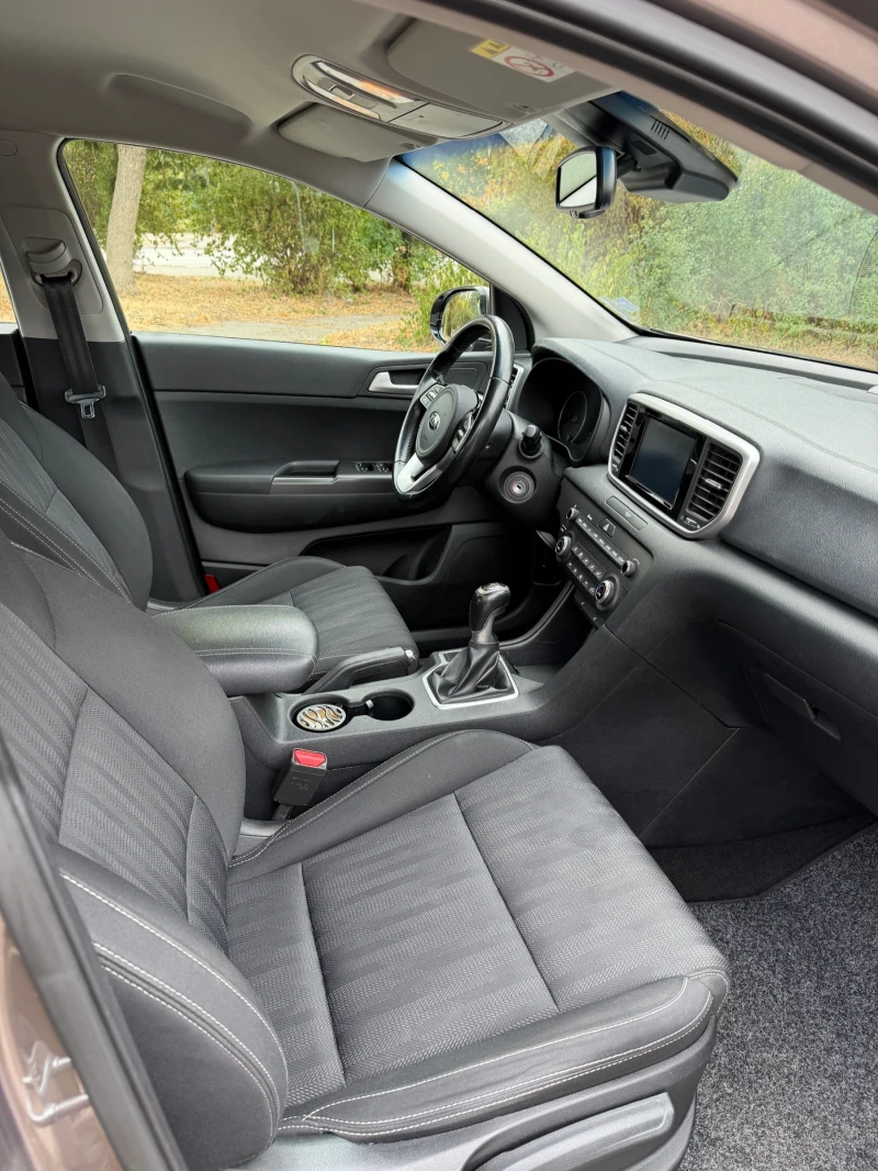 Kia Sportage 1.6 GDI Гаранция/Обслужена/Нови Гуми, снимка 6 - Автомобили и джипове - 52173279