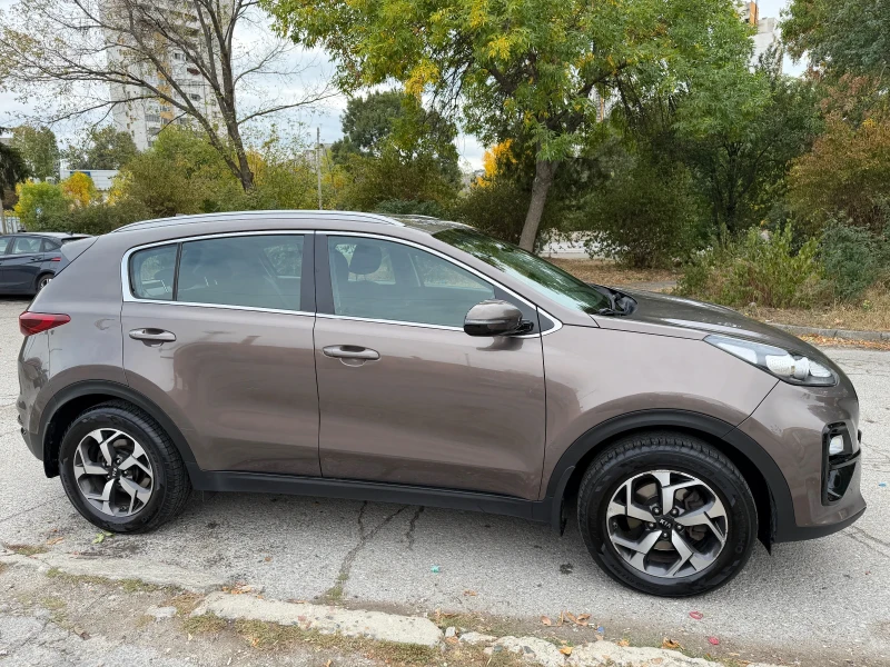 Kia Sportage 1.6 GDI Гаранция/Обслужена/Нови Гуми, снимка 4 - Автомобили и джипове - 52173279