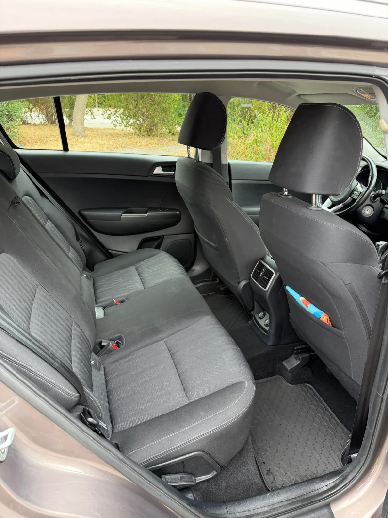 Kia Sportage 1.6 GDI Гаранция/Обслужена/Нови Гуми, снимка 7 - Автомобили и джипове - 52173279