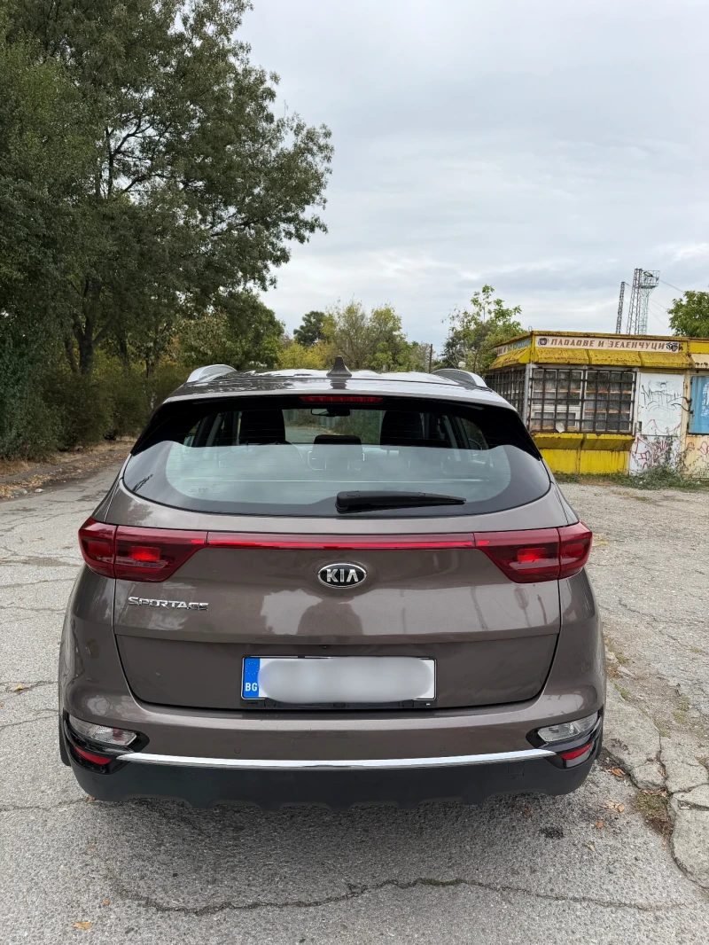 Kia Sportage 1.6 GDI Гаранция/Обслужена/Нови Гуми, снимка 2 - Автомобили и джипове - 52173279