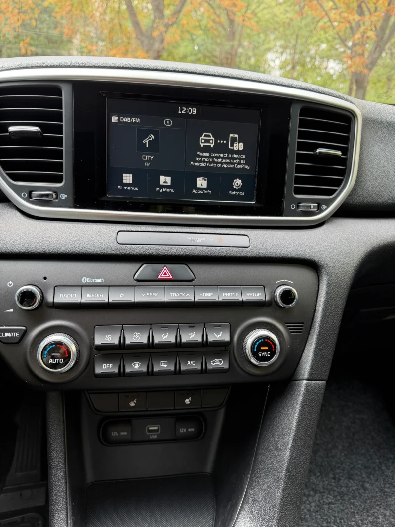 Kia Sportage 1.6 GDI Гаранция/Обслужена/Нови Гуми, снимка 5 - Автомобили и джипове - 52173279