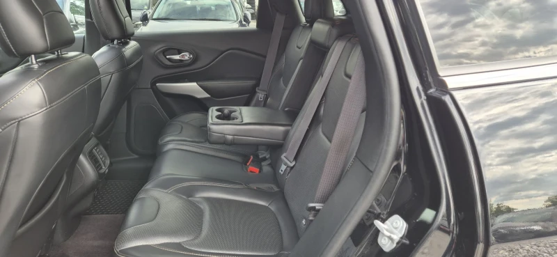 Jeep Cherokee 2.2TD-200кс. NAVY, снимка 11 - Автомобили и джипове - 51488296