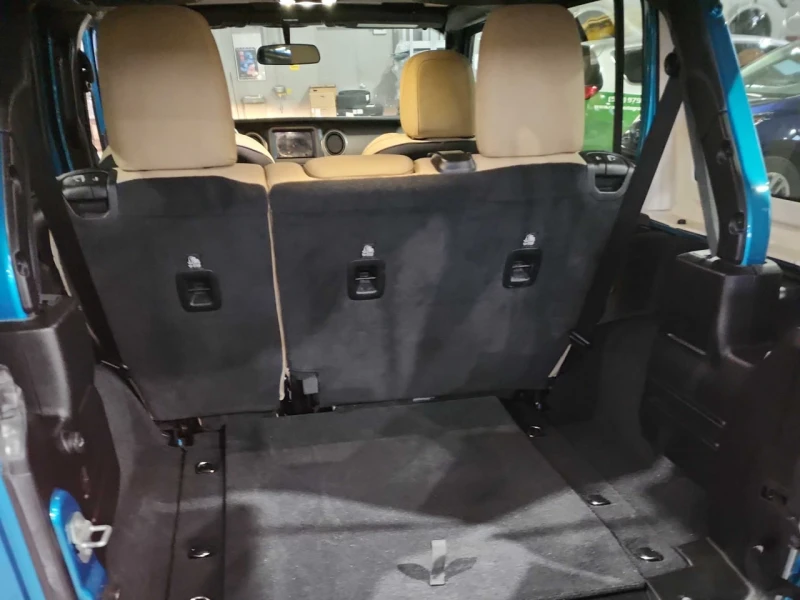 Jeep Wrangler CARFAX* АВТОФИНАНСИРАНЕ* БЕЗ ПЪРВОНАЧАЛНА ВНОСКА* , снимка 12 - Автомобили и джипове - 52980480