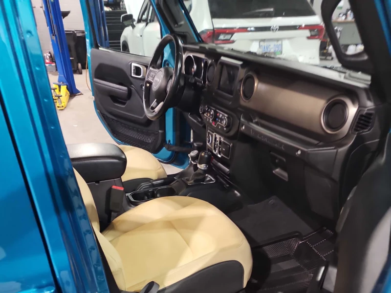 Jeep Wrangler CARFAX* АВТОФИНАНСИРАНЕ* БЕЗ ПЪРВОНАЧАЛНА ВНОСКА* , снимка 14 - Автомобили и джипове - 52980480