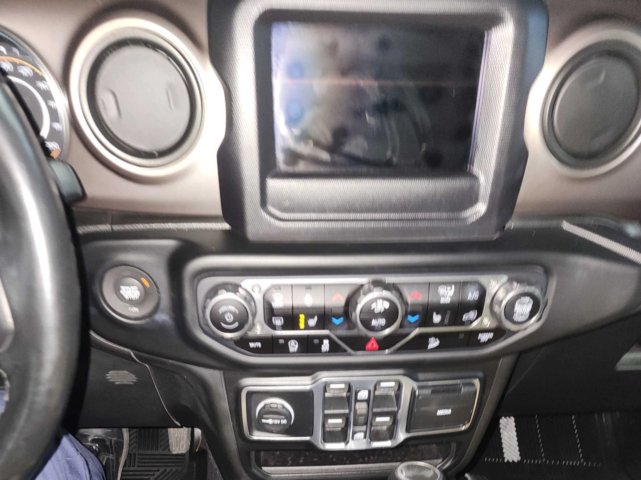 Jeep Wrangler CARFAX* АВТОФИНАНСИРАНЕ* БЕЗ ПЪРВОНАЧАЛНА ВНОСКА*  - изображение 8