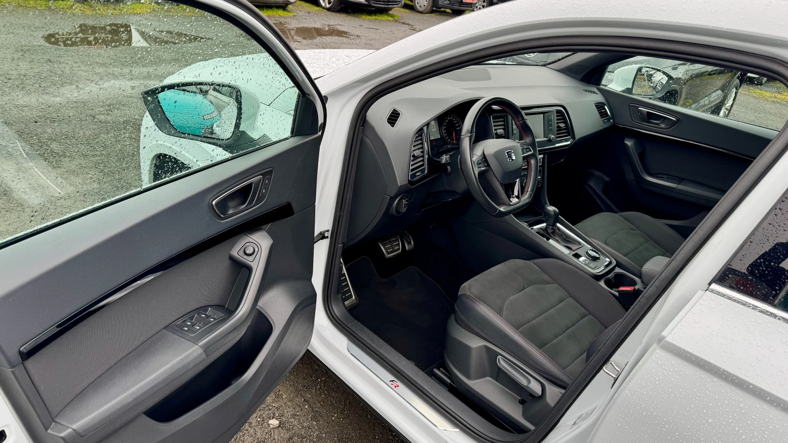 Seat Ateca FR 1.5Tsi 4drive Автоматик! ШВЕЙЦАРИЯ! Full LED..., снимка 9 - Автомобили и джипове - 53946956