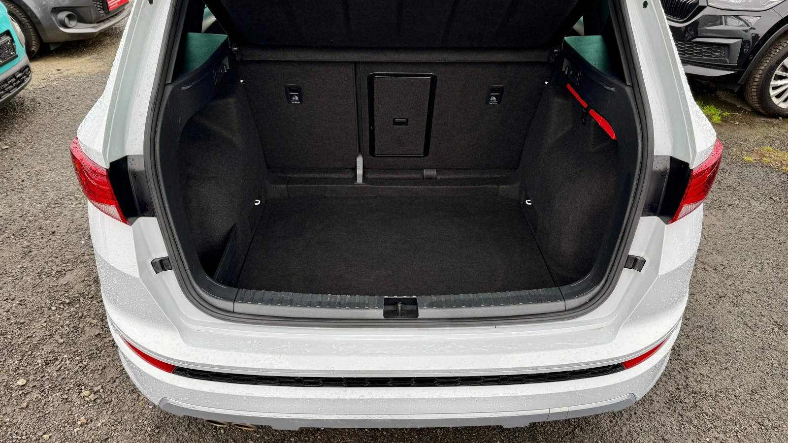 Seat Ateca FR 1.5Tsi 4drive Автоматик! ШВЕЙЦАРИЯ! Full LED..., снимка 13 - Автомобили и джипове - 53946956