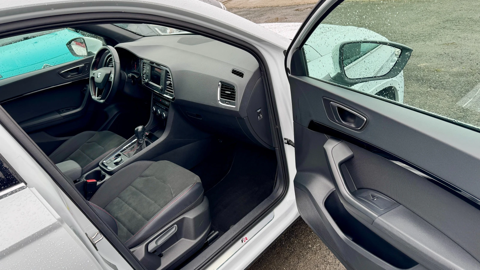 Seat Ateca FR 1.5Tsi 4drive Автоматик! ШВЕЙЦАРИЯ! Full LED..., снимка 15 - Автомобили и джипове - 53946956