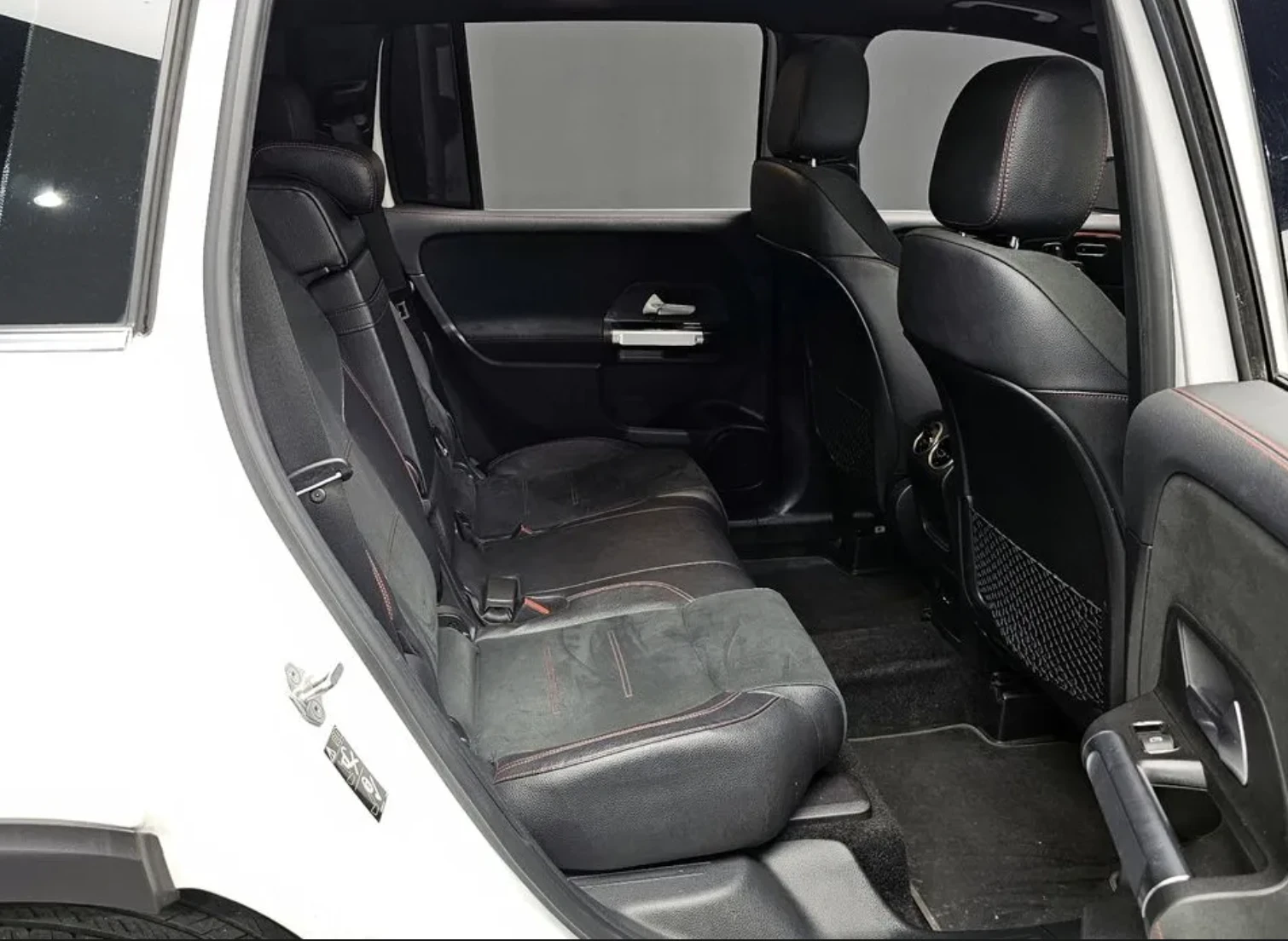 Mercedes-Benz GLB 250/AMG LINE/ПОДГРЕВ/360 КАМЕРИ/, снимка 10 - Автомобили и джипове - 54123820