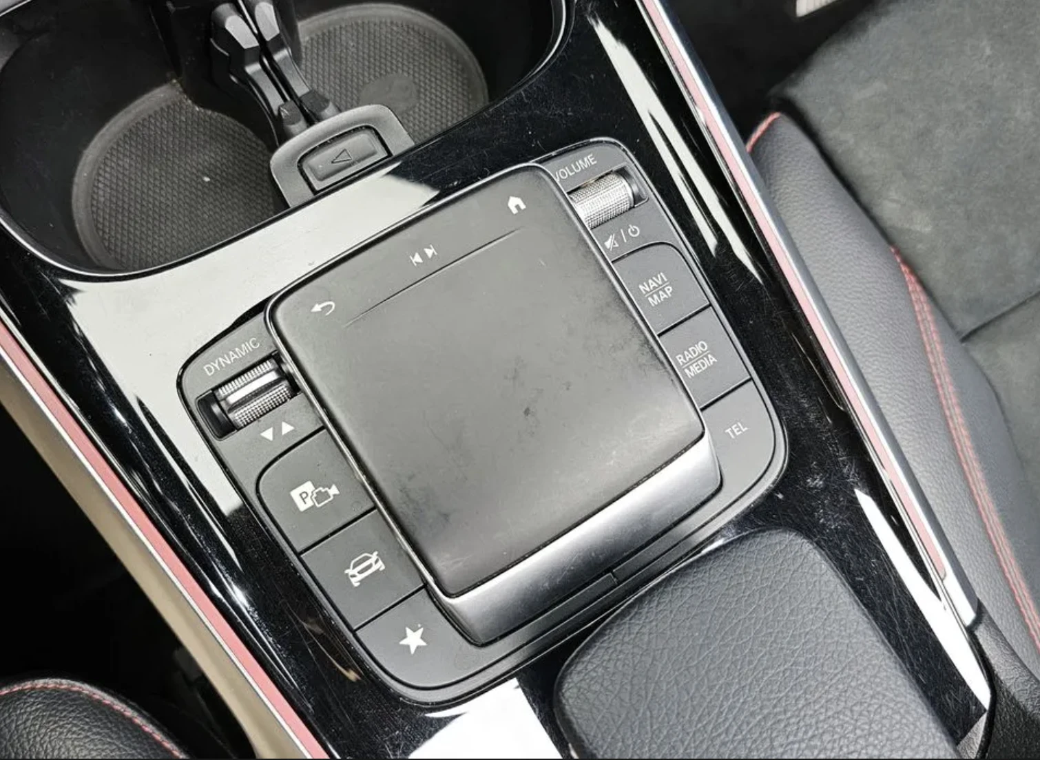 Mercedes-Benz GLB 250/AMG LINE/ПОДГРЕВ/360 КАМЕРИ/, снимка 14 - Автомобили и джипове - 54123820