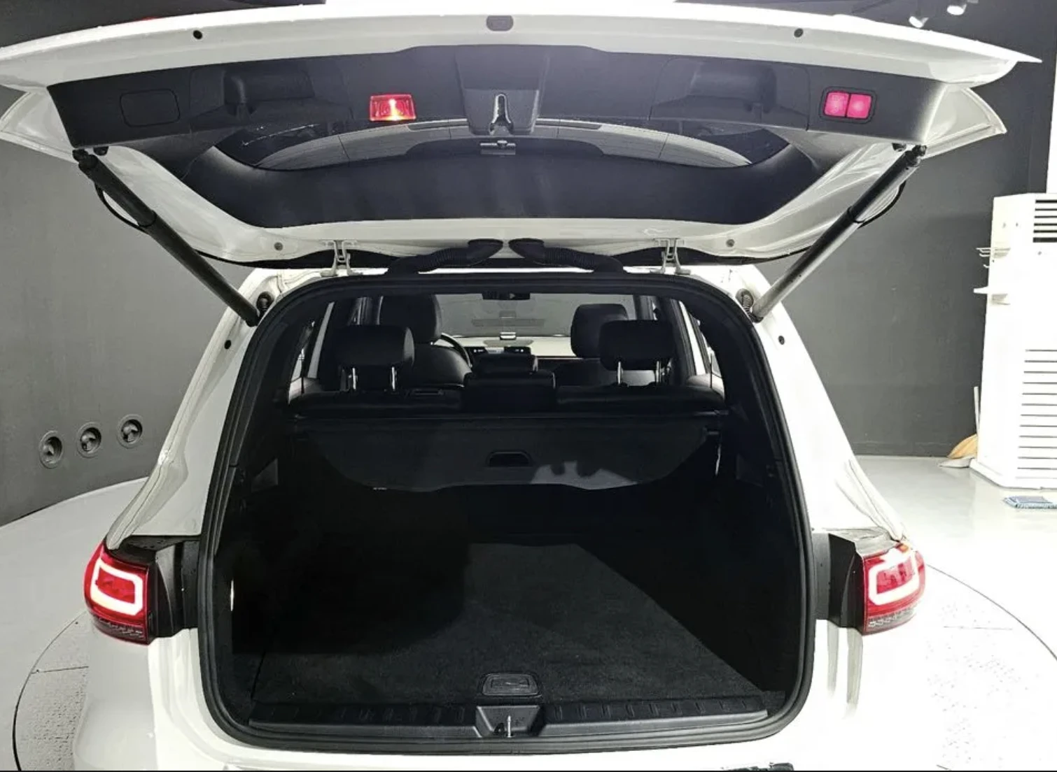 Mercedes-Benz GLB 250/AMG LINE/ПОДГРЕВ/360 КАМЕРИ/, снимка 17 - Автомобили и джипове - 54123820