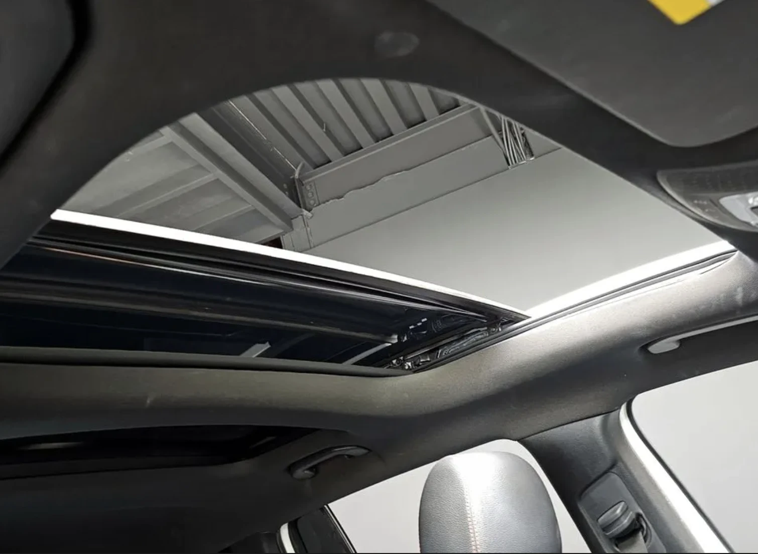 Mercedes-Benz GLB 250/AMG LINE/ПОДГРЕВ/360 КАМЕРИ/, снимка 16 - Автомобили и джипове - 54123820