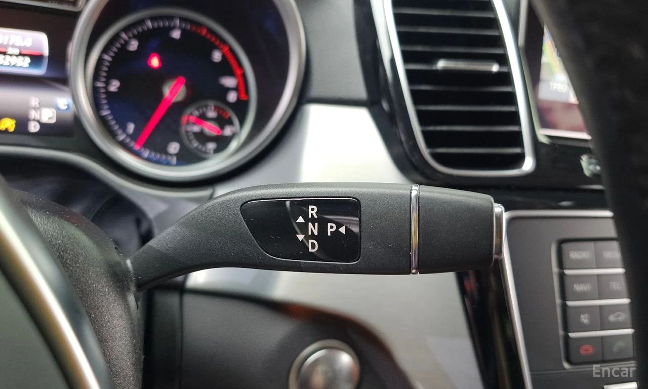 Mercedes-Benz GLE 350 ПОДГРЕВИ * ПАНО * H/K * KEYLESS * 360 КАМЕРА, снимка 13 - Автомобили и джипове - 55269602