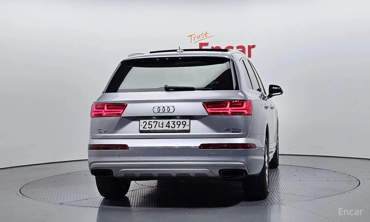 Audi Q7 * 45 TFSI Quattro * КРАЙНА ЦЕНА ДО БЪЛГАРИЯ, снимка 4 - Автомобили и джипове - 55952158