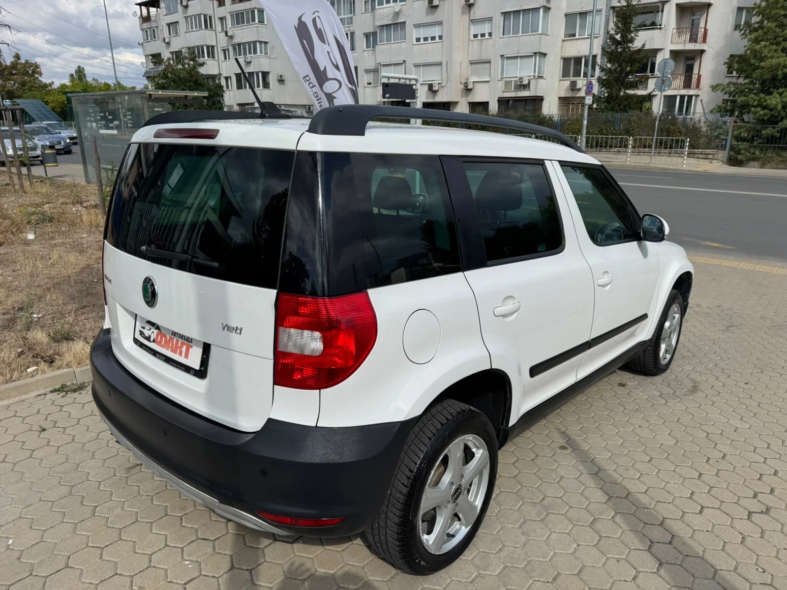 Skoda Yeti 2.0TDi/4x4/NAVI, снимка 4 - Автомобили и джипове - 56293781