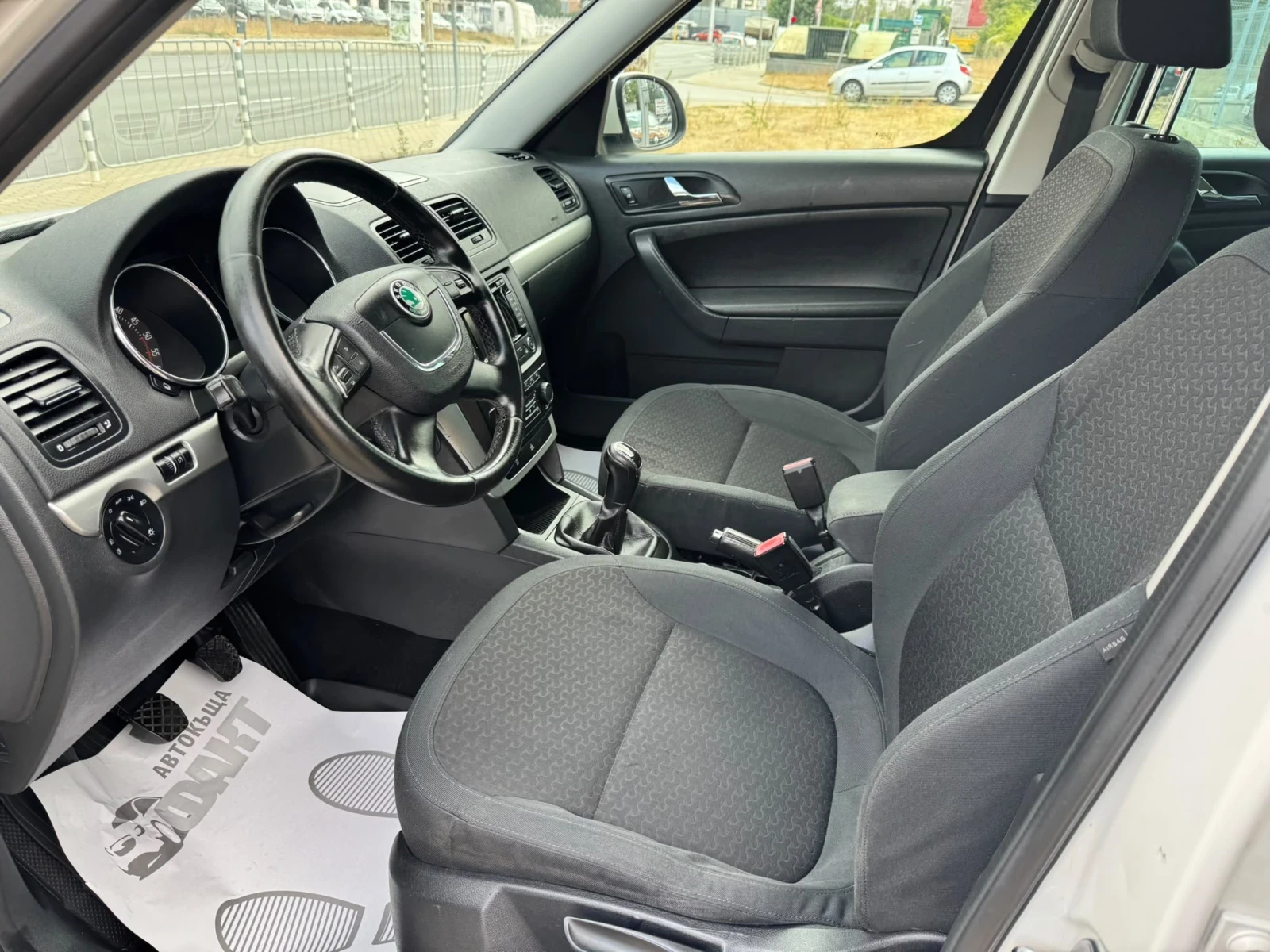 Skoda Yeti 2.0TDi/4x4/NAVI, снимка 8 - Автомобили и джипове - 56293781