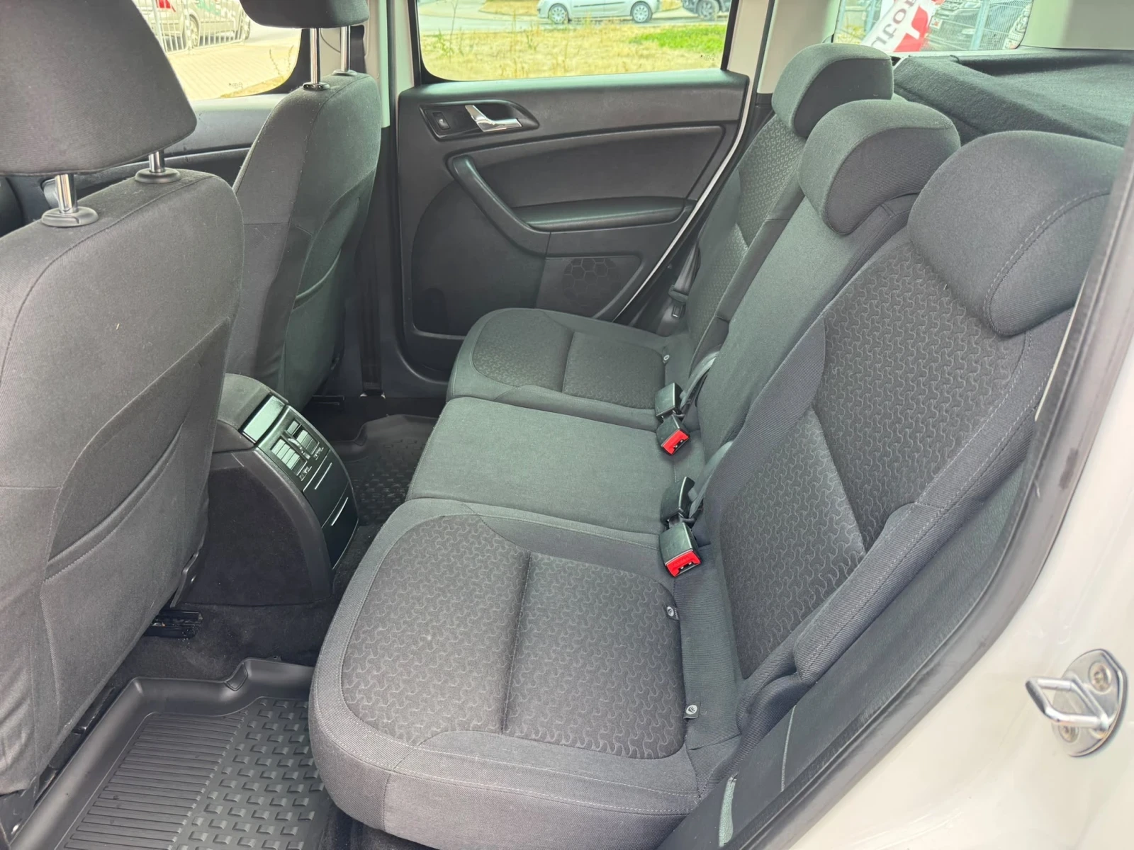 Skoda Yeti 2.0TDi/4x4/NAVI, снимка 13 - Автомобили и джипове - 56293781