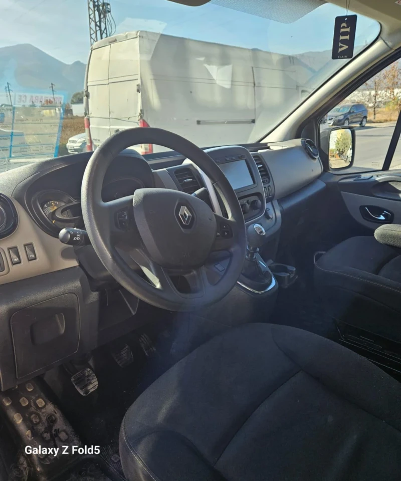 Renault Trafic, снимка 4 - Бусове и автобуси - 48460940