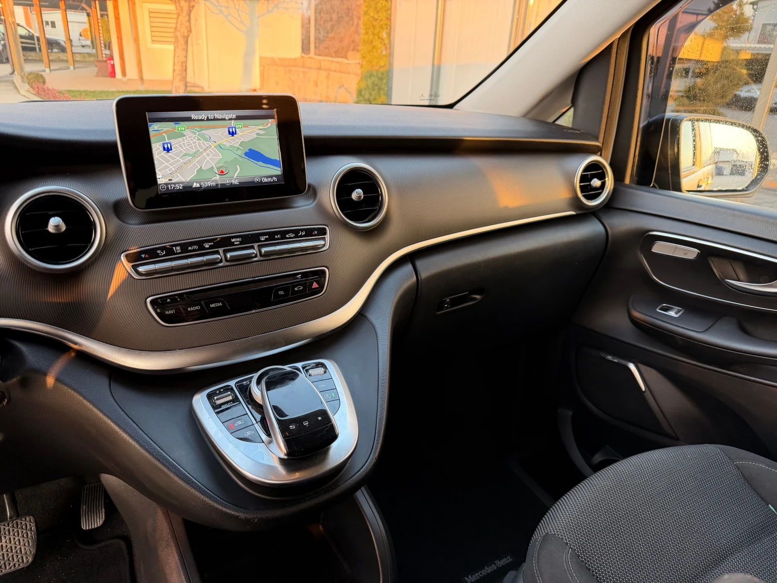 Mercedes-Benz V 250 Mercedes-Benz V250 CDI | 2015 г. | 224 КМ + Екстри, снимка 9 - Бусове и автобуси - 53738035