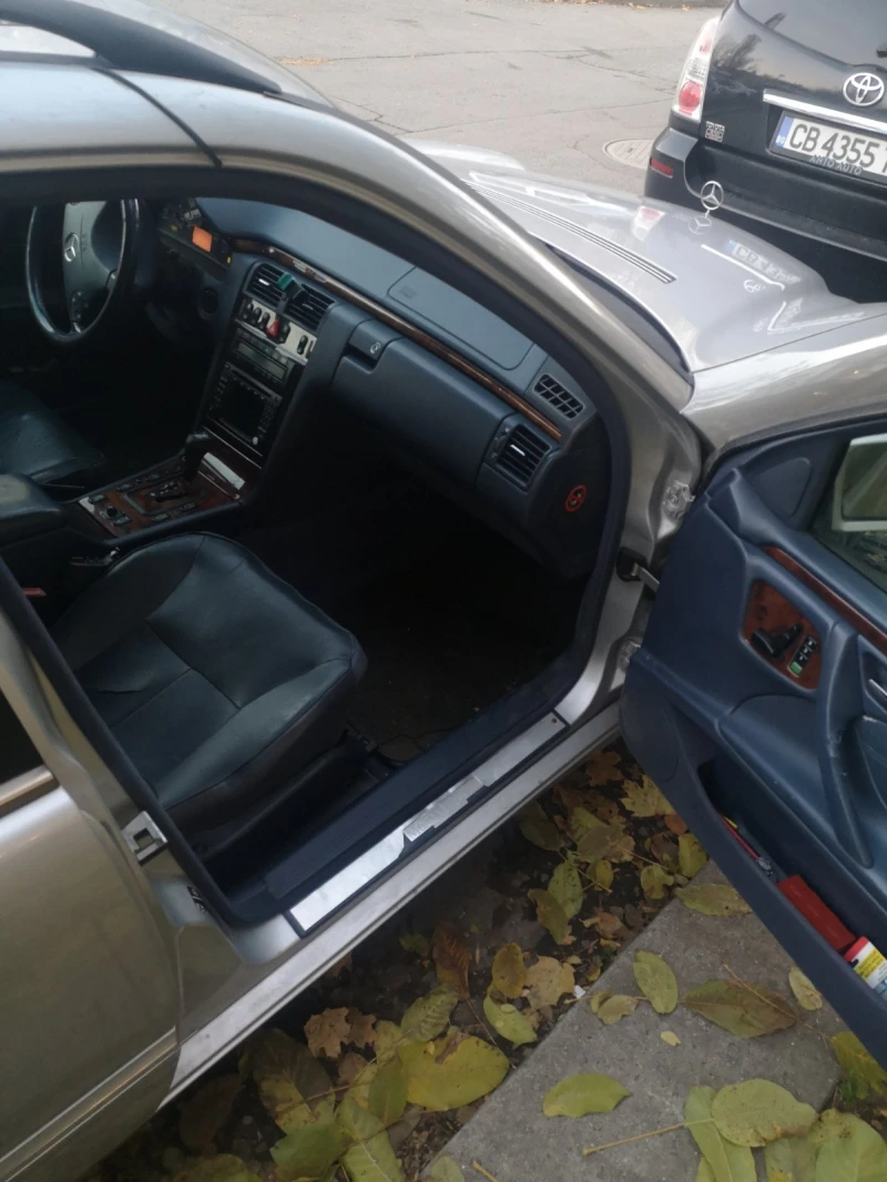 Mercedes-Benz E 320, снимка 10 - Автомобили и джипове - 48003703