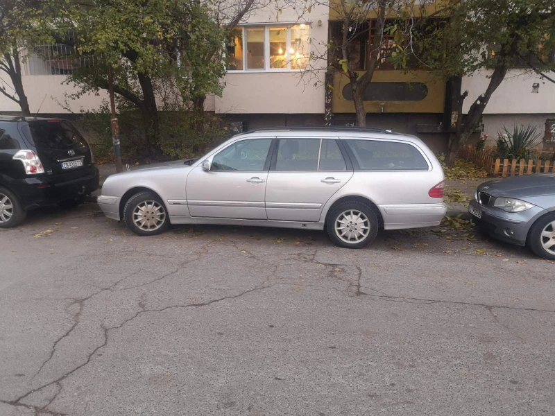 Mercedes-Benz E 320, снимка 3 - Автомобили и джипове - 48003703