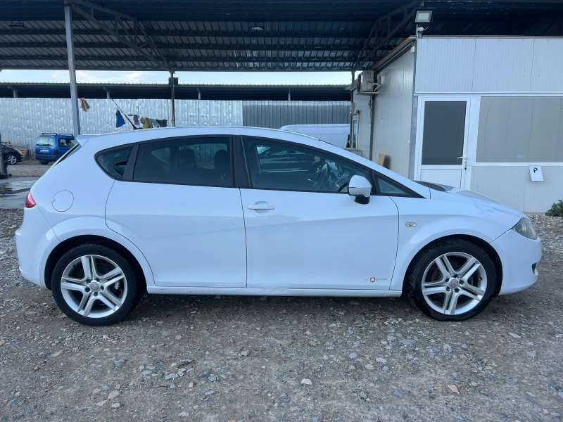 Seat Leon Facelift 1.6TDI- 105к.с./ Навигация/ Euro 5A, снимка 4 - Автомобили и джипове - 48092457