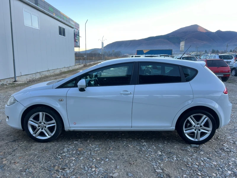 Seat Leon Facelift 1.6TDI- 105к.с./ Навигация/ Euro 5A, снимка 8 - Автомобили и джипове - 48092457