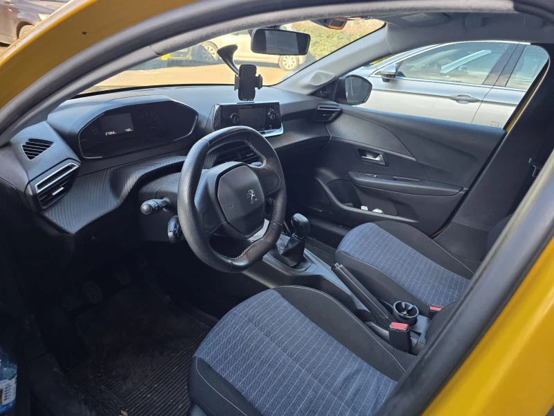 Peugeot 208, снимка 7 - Автомобили и джипове - 52917693