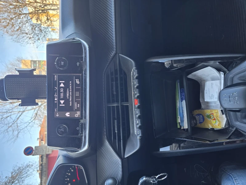 Peugeot 208, снимка 10 - Автомобили и джипове - 52917693