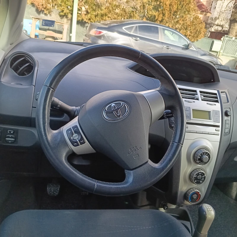 Toyota Yaris 1.3 , снимка 6 - Автомобили и джипове - 52990780
