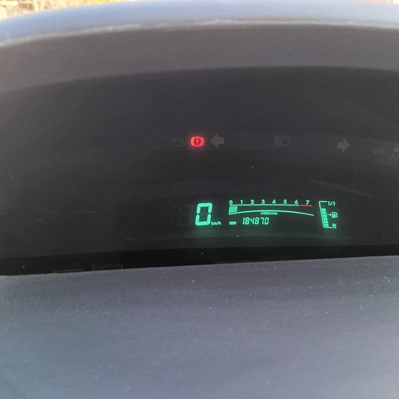 Toyota Yaris 1.3 , снимка 7 - Автомобили и джипове - 52990780