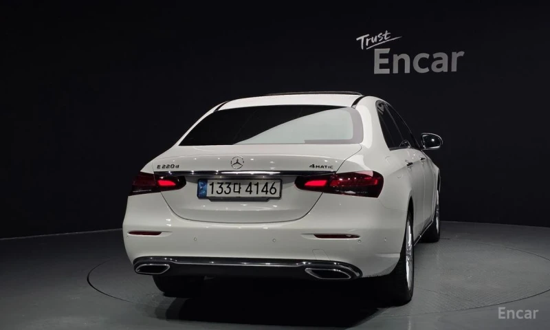 Mercedes-Benz E 220, снимка 4 - Автомобили и джипове - 53505627