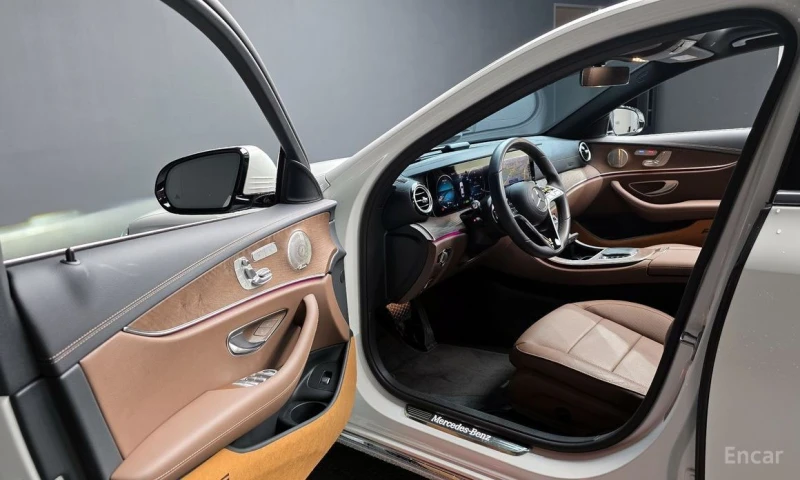 Mercedes-Benz E 220, снимка 10 - Автомобили и джипове - 53505627