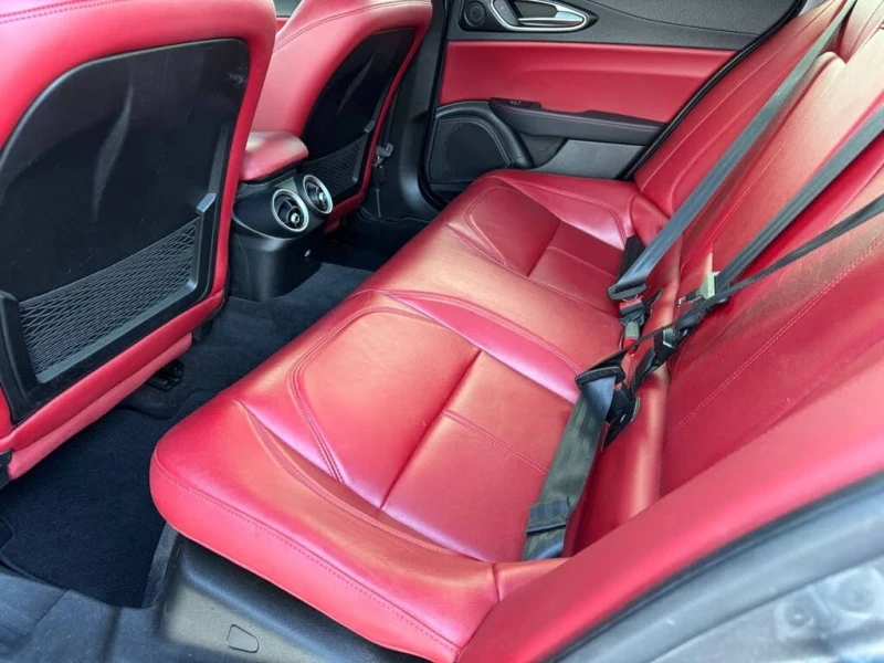 Alfa Romeo Giulia * AWD* PANORAMA* ПОДГРЕВ* CARBON* , снимка 12 - Автомобили и джипове - 53515675
