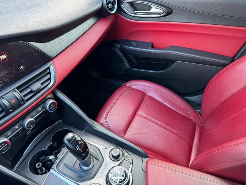 Alfa Romeo Giulia * AWD* PANORAMA* ПОДГРЕВ* CARBON* , снимка 10 - Автомобили и джипове - 53515675
