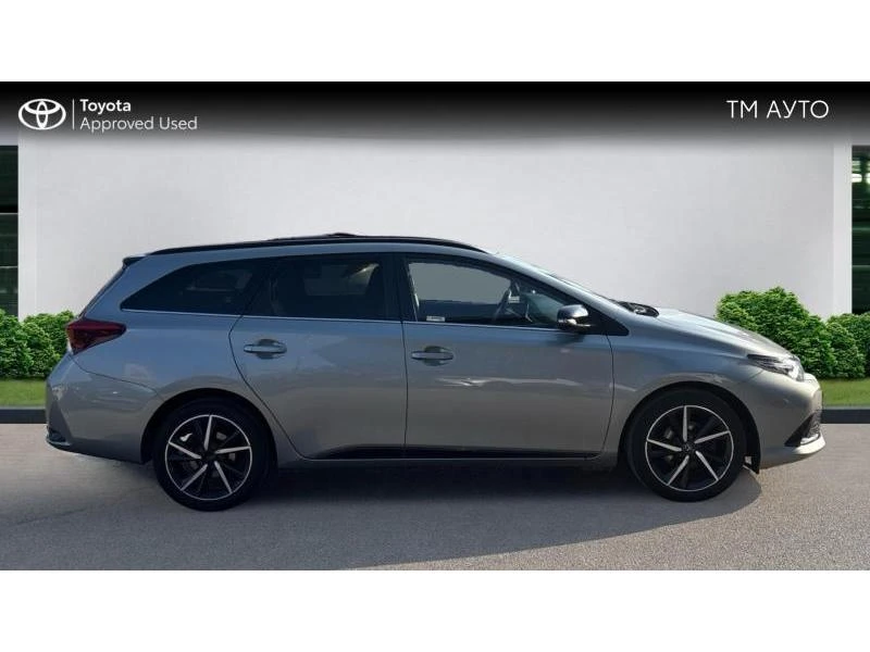 Toyota Auris 1.6P M/T FWD SOL, снимка 17 - Автомобили и джипове - 53871218
