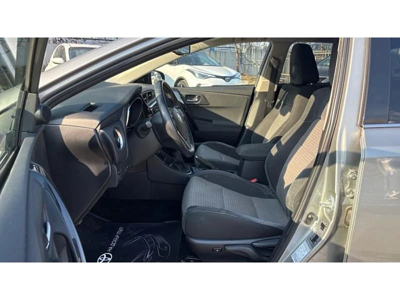 Toyota Auris 1.6P M/T FWD SOL, снимка 12 - Автомобили и джипове - 53871218