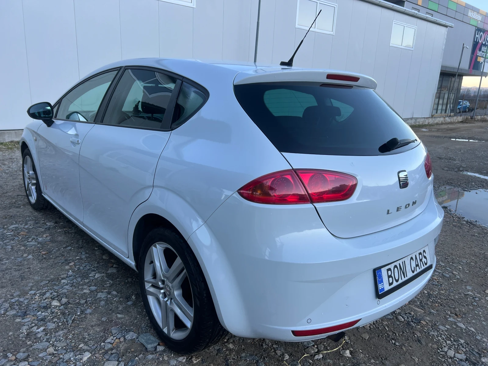 Seat Leon Facelift 1.6TDI- 105к.с./ Навигация/ Euro 5A - изображение 7